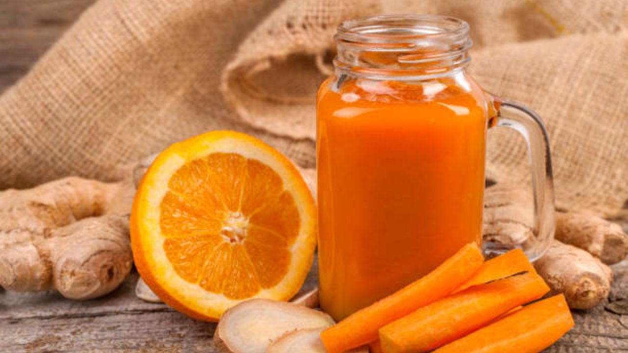 मांड्यांवर वाढलेला चरबीचा घेर होईल गायब! सकाळच्या नाश्त्यात नियमित प्या गाजर स्मूदी, नोट करून घ्या रेसिपी