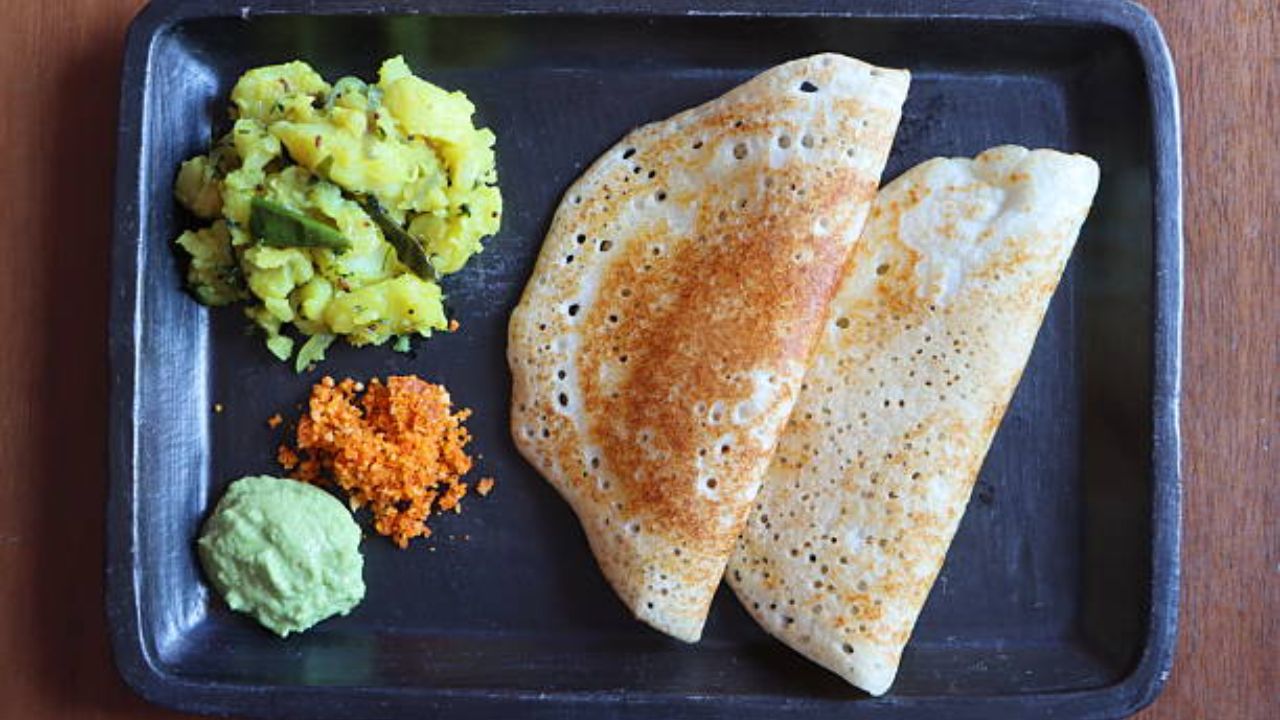 शिल्लक राहिलेला भात फेकून देत असाल तर थांबा! नाश्त्यासाठी झटपट बनवा मऊ जाळीदार उत्तप्पा, छोट्या भुकेसाठी उत्तम पदार्थ