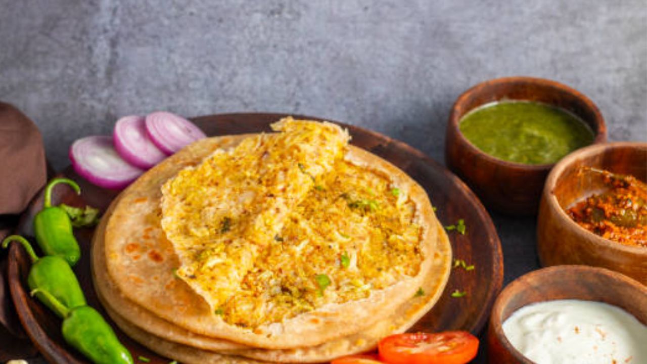 कोबीची भाजी खायला आवडत नाही? मग सकाळच्या नाश्त्यात १० मिनिटांमध्ये बनवा झणझणीत कोबी पराठा, नोट करा रेसिपी