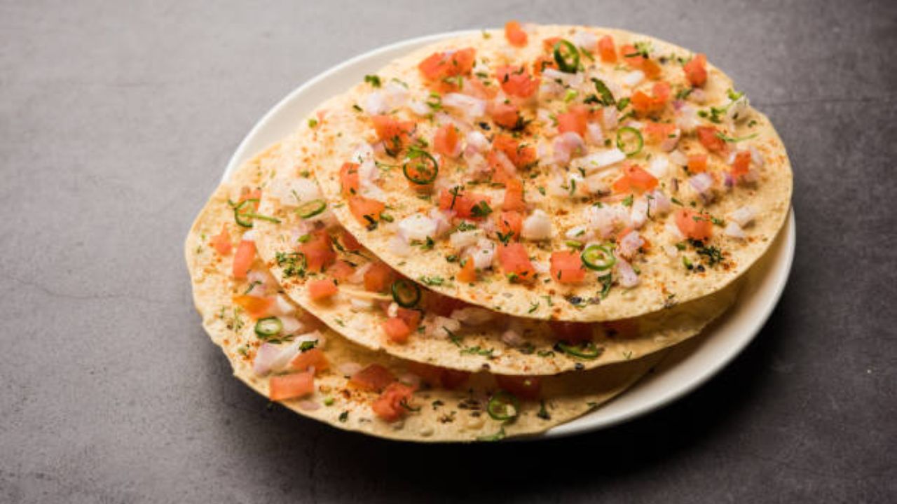 शेफ विष्णू मनोहर स्पेशल रेसिपी! घरच्या घरी सोप्या पद्धतीमध्ये बनवा कुरकुरीत चमचमीत मसाला पापड, जाणून घ्या ट्रिक्स