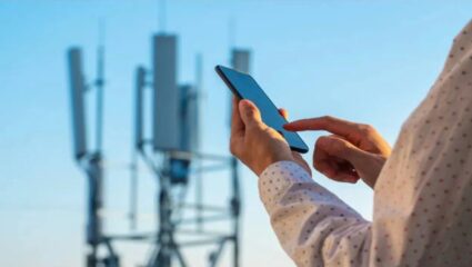 Akola: कासवगतीचा इंटरनेट स्पीड; मोबाइल नेटवर्क कोलमडल्याने नागरिकांचे ऑनलाइन व्यवहार खोळंबले!