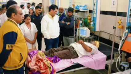 Chhatrapati Sambhajinagar: मध्यरात्री आरोग्यमंत्र्यांची जिल्हा रुग्णालयाला अचानक भेट; ढिलाई आढळल्यास कठोर कारवाईचा इशारा!