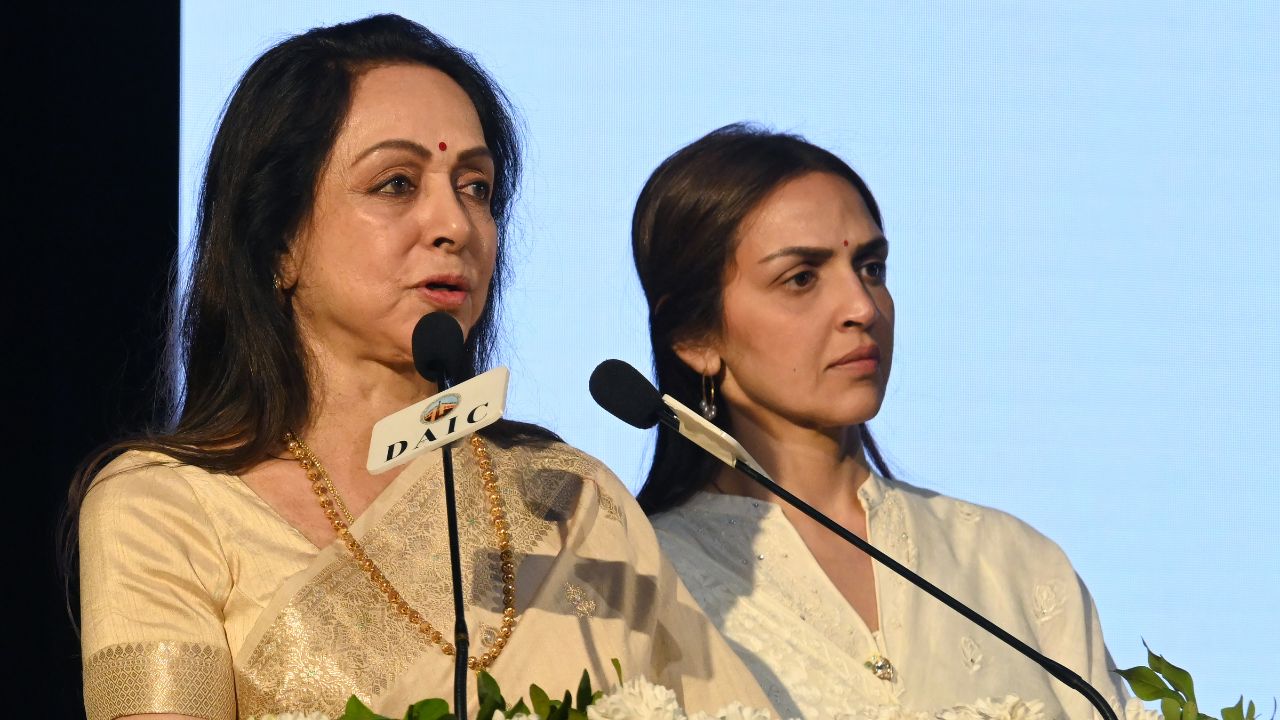 Dharmendra यांचे ‘ते’ स्वप्न राहिले अपुरे! Hema Malini यांनी प्रार्थना सभेत केला खुलासा
