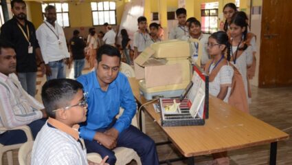 ICICI लोम्बार्डच्या Caring Hands उपक्रमाची १४ वर्षांची यशस्वी वाटचाल! ५.५ लाखांहून अधिक मुला-मुलींना ‘नवदृष्टी’ प्रदान