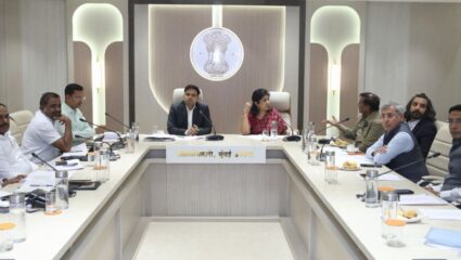Mumbai Collector Meeting: महसूल कामकाज आता होणार अधिक वेगवान! मुंबई शहर आणि उपनगर जिल्हाधिकाऱ्यांची विकासकांशी चर्चा
