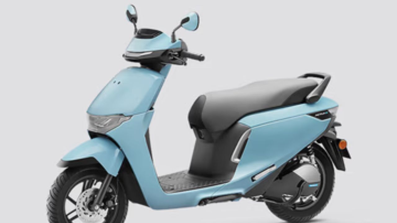 नवीन वर्षात ग्राहकांना झटका! इलेक्ट्रिक स्कूटरसाठी मोजावे लागणार जास्तीचे पैसे; जाणून घ्या किती होणार दरवाढ