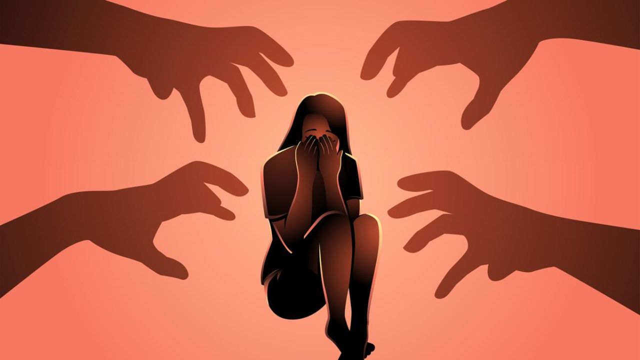 Gang Rape Case: लिफ्ट देण्याच्या बहाण्याने महिलेवर सामूहिक बलात्कार, विरोध केला तर डोक फोडलं अन् रस्त्यावर….