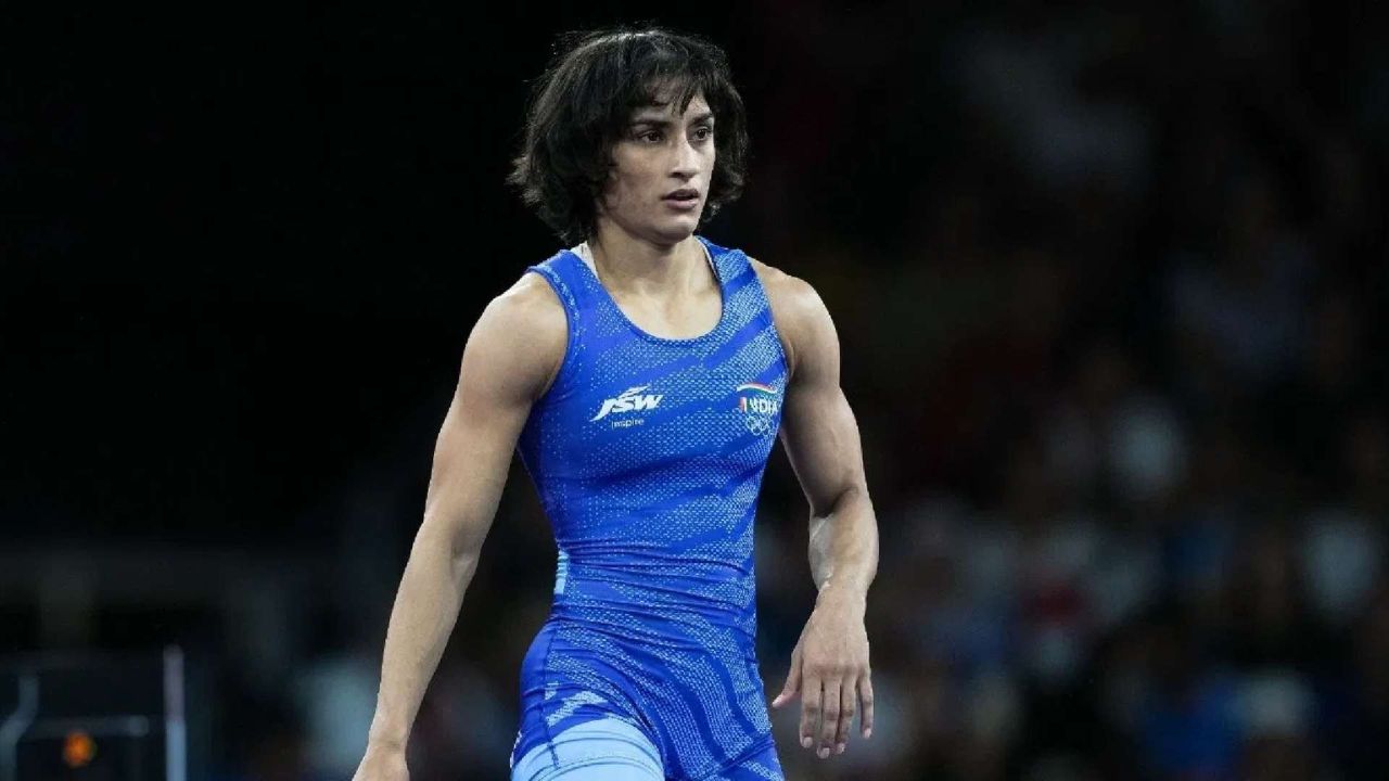 Vinesh Phogat Retirement U Turn : विनेश फोगटची मोठी घोषणा, निवृत्तीनंतर घेतला यु-टर्न आणि पुन्हा ऑलिम्पिकवर लावणार पैज