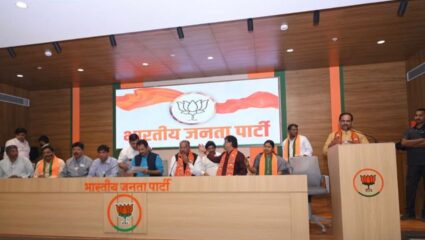 संभाजीनगरमध्ये भाजपचा ‘हाऊसफुल्ल’ शो! मुलाखतींना इच्छुकांची तुफान गर्दी; उबाठा गटाला भगदाड पाडत शिवसैनिकांचा भाजपमध्ये प्रवेश