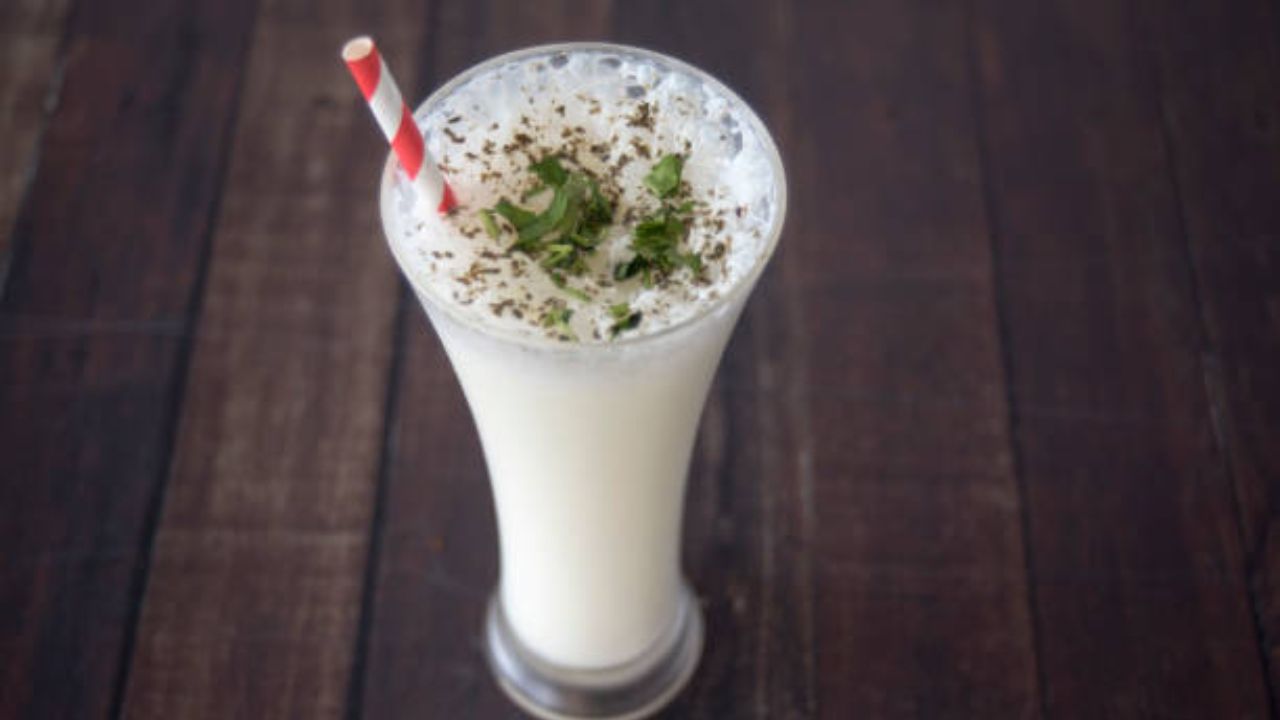 ताक पिणे हे व्यक्तीच्या शरीरावर अवलंबून असते. सामान्य व्यक्ती दिवसातून 200 ते 300 ग्रॅम म्हणजेच 1 ग्लास ताक सहज पिऊ शकते. पण वारंवार ताक प्यायल्यास सर्दी खोकला होण्याची शक्यता असते. 