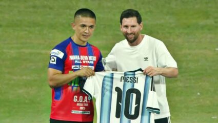 वानखेडेच्या मैदानावर सुनील चेत्रीच्या नावाचे नारे! भारतीय फुटबाॅल दिग्गज खेळाडूने केले मेसीचे स्वागत, Video Viral