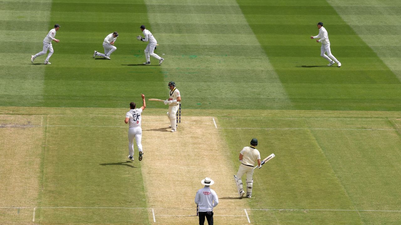 AUS vs ENG : जोश टंगचा ‘पंजा’…बॉक्सिंग डे कसोटीच्या पहिल्या दिवशी कांगारुला इंग्लडने 152 धावांवर गुंडाळलं!