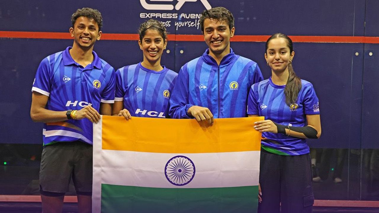 भारताने रचला इतिहास! पहिल्यांदाच स्क्वॅश विश्वचषक केला नावावर, टीम इंडियाच्या ऑलिम्पिकच्या आशा वाढल्या भारताने रचला इतिहास! पहिल्यांदाच स्क्वॅश विश्वचषक केला नावावर, टीम इंडियाच्या ऑलिम्पिकच्या आशा वाढल्या