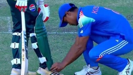 U19 Asia Cup : भारतीय क्रिकेटपटू किशन कुमार सिंगने बांधल्या पाकिस्तानी खेळाडूच्या बुटांच्या लेस, Photo Viral