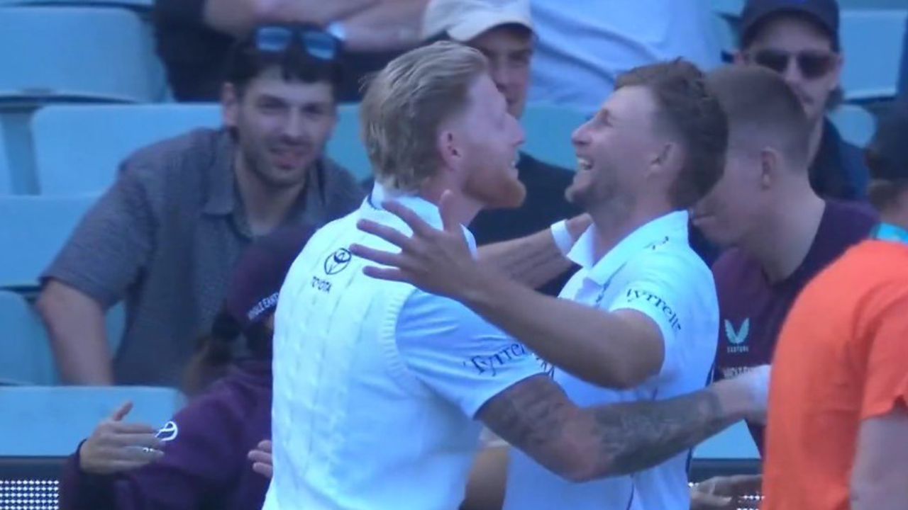 AUS vs ENG : बॉक्सिंग डे कसोटी विजयानंतर बेन स्टोक्स आणि जो रूट झाले भावूक! मैदानाच्या मध्यभागी केलं खास