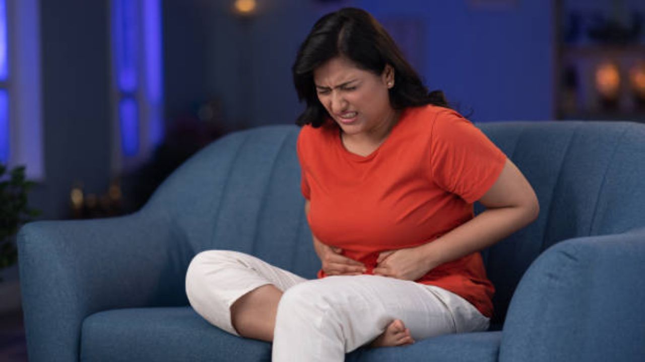 जेवल्यानंतर कायमच पोटात गुडगुडल्यासारखे वाटते? मग ‘या’ घरगुती पेयांचे नियमित करा सेवन, पोट होईल स्वच्छ