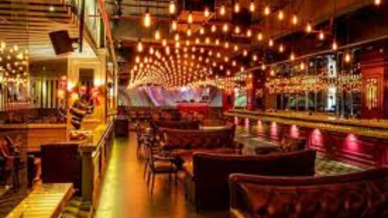 Mumbai News: मुंबईत थर्टी फर्स्टच्या सेलिब्रेशनपूर्वी पालिकेचा ‘फायर अलर्ट’! हॉटेल्स, पब आणि मॉल्सवर धाडी; ७३१ आस्थापनांची तपासणी