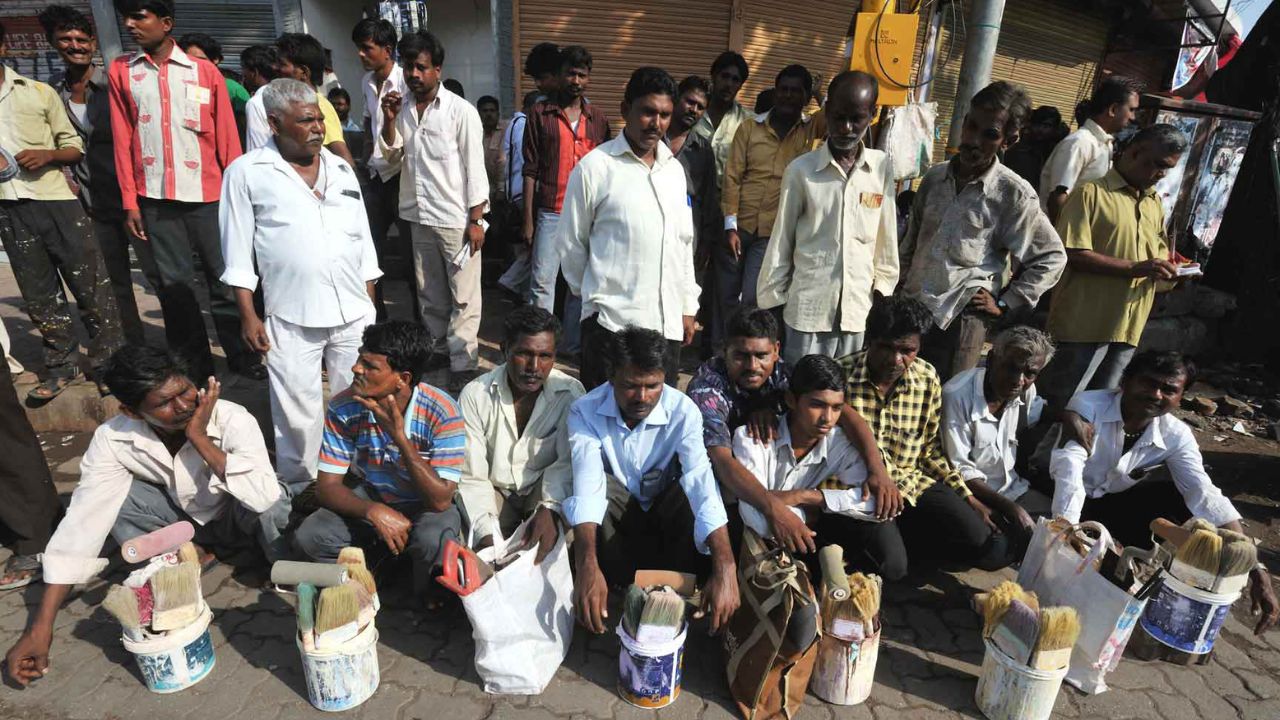 निवडणुकीमुळे मजुरांच्या खिशात खुळखुळणार पैसे! ५०० ते १५०० रुपयांची रोजंदारी; नाका कामगारांना मोठी मागणी