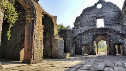 वसई किल्ल्यावर चित्रीकरणाच्या नावाखाली हुल्लडबाजी; पुरातन वास्तूंचे नुकसान झाल्याने इतिहासप्रेमी नाराज