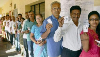 Local Body Elections : परभणी जिल्ह्यात ७५ टक्के मतदान; पूर्णा येथे ईव्हीएममध्ये बिघाड झाल्याने गोंधळ