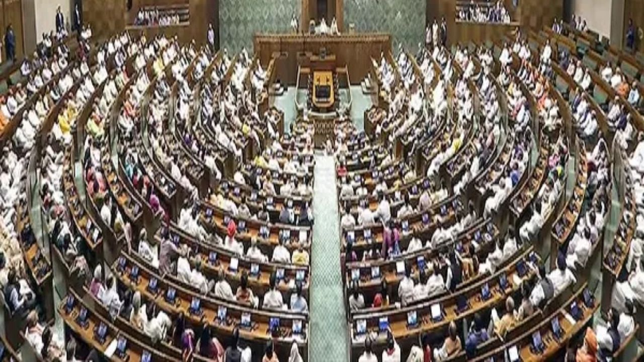 हिवाळी अधिवेशनाची झाली सुरुवात; पण संसदेच्या कामकाजाचा जास्त वेळ होतोय बरबाद