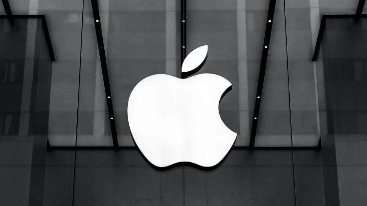 Apple घेऊन आली सर्वात भारी ऑफर! स्वस्तात खरेदी करा मॅकबुक आणि आयफोन, ग्राहकांचा होणार फायदा
