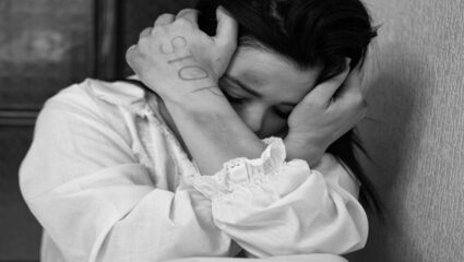 Bengaluru Crime : अश्लील व्हिडिओ, ब्लॅकमेल आणि सामूहिक बलात्कार…! बेंगळुरूतील एका विद्यार्थ्यांनीचा धक्कादायक प्रकार समोर