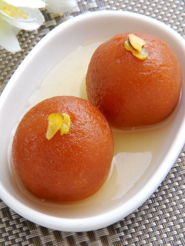 पाहुणे अचानक आले? 10 मिनिटांत तयार करा ब्रेड गुलाबजामुन