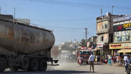 नेत्यांना दौरा तासाचा, नागरिकांना त्रास अनेक दिवसांचा; धुळीत अडकला आंबेठाण चौक