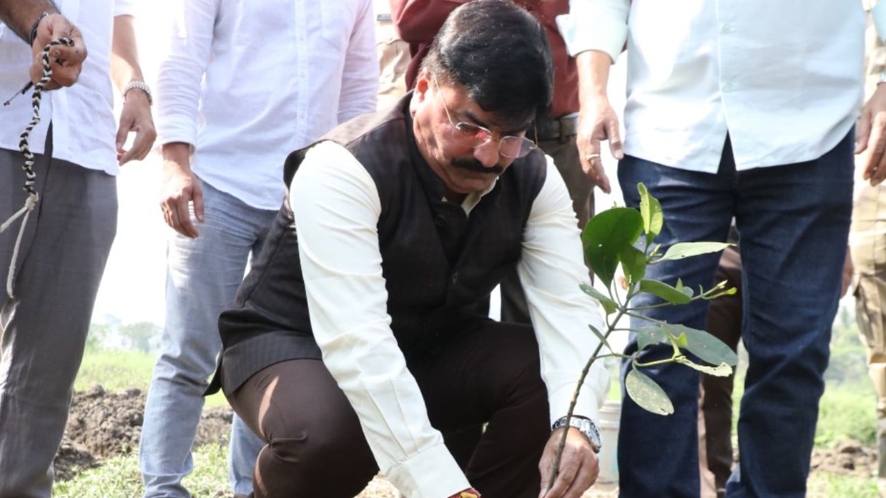 Mumbai News : पर्यावरणपूरक ‘मिशन मँग्रोज’ अभियानाला सुरुवात;  खासदार राहुल शेवाळे यांच्या हस्ते चेंबूरमध्ये खारफुटीची लागवड