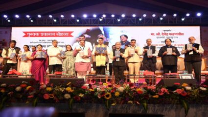 Pune Book Festival : महाराष्ट्र हे साहित्य निर्मितीचे नंदनवन; मुख्यमंत्री फडणवीस यांचे पुणे पुस्तक महोत्सवातून गौरवोद्गार