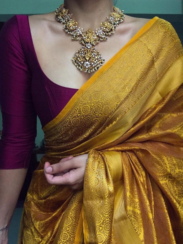 सारखाच रंग नको! कॉन्ट्रास्ट ब्लाऊजने लुक बनवा खास