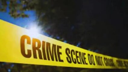 पोलिसांचा खबरी असल्याचा आरोप करत तरुणावर हल्ला, शस्त्राने सपासप वार; नेमकं काय घडलं?