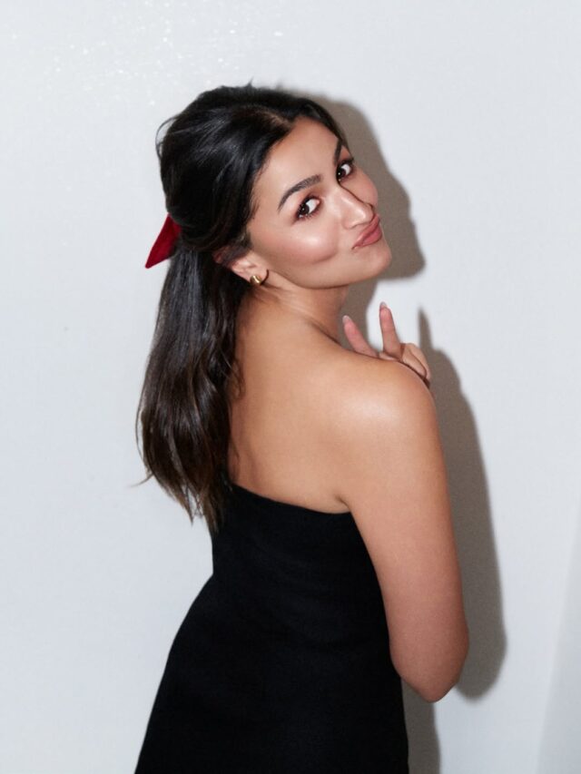 आलिया भट... ख्रिसमसची पार्टी आणि तुझे खिळलेले सौंदर्य!