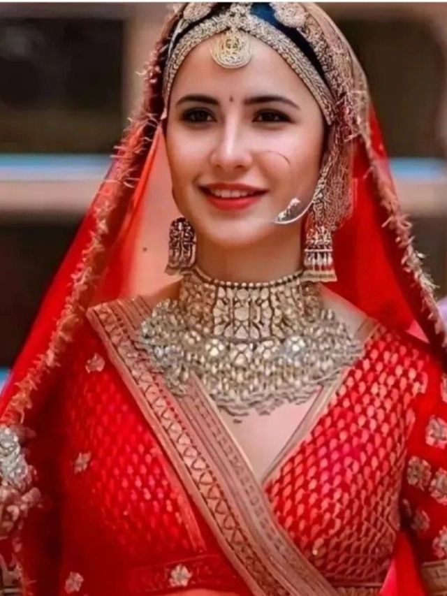 रॉयल ब्रायडल लूक, ही माथा पट्टी डिझाइन्स ट्राय करा..