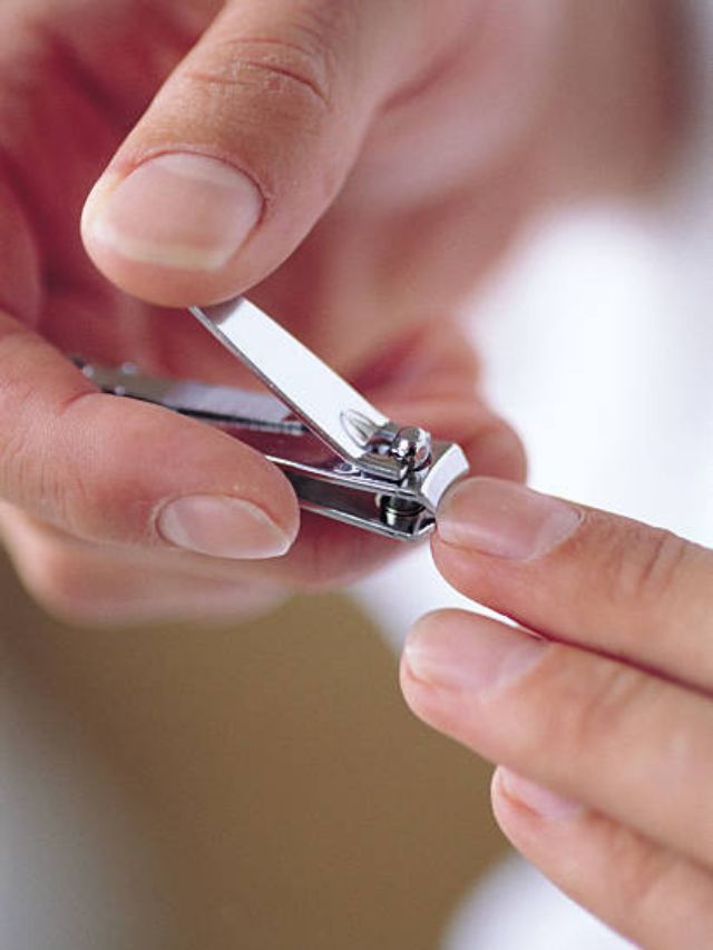 वास्तूनुसार नखं कापण्यासाठी शुभ वेळ कोणती?