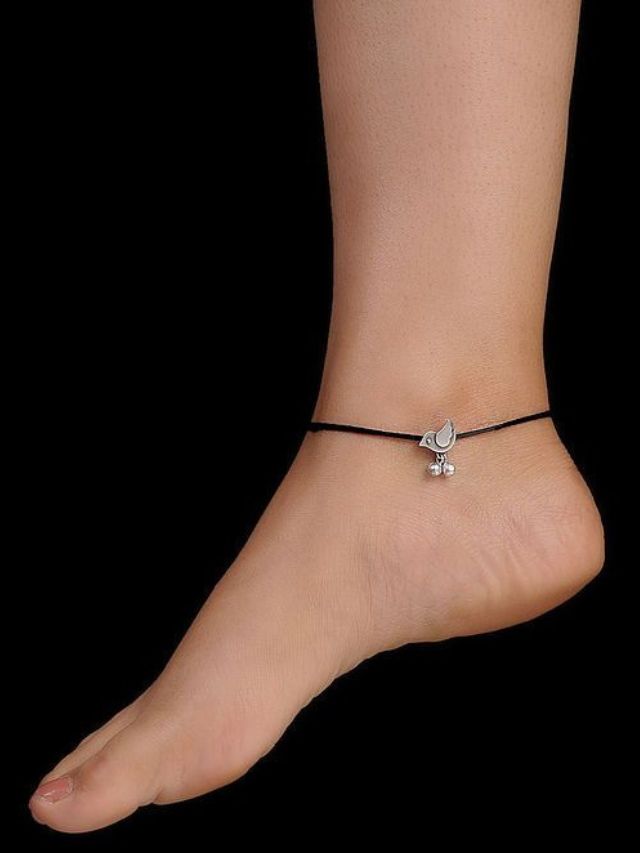 Thread Anklet ची मॉडर्न डिझाइन्स, ट्राय करून पाहा