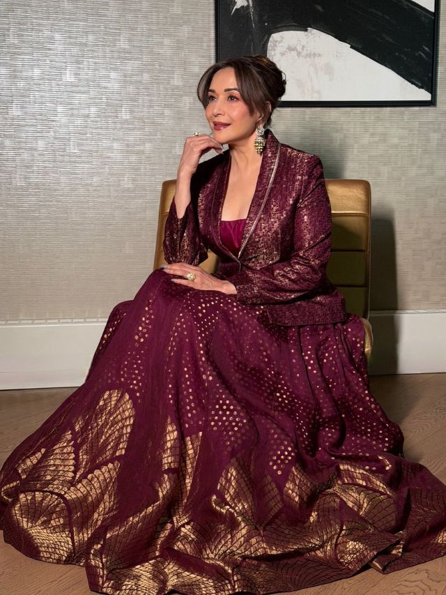 लग्नाच्या सीझनमध्ये ट्राय करा माधुरी दीक्षितसारखे ट्रेंडी आउटफिट्स...