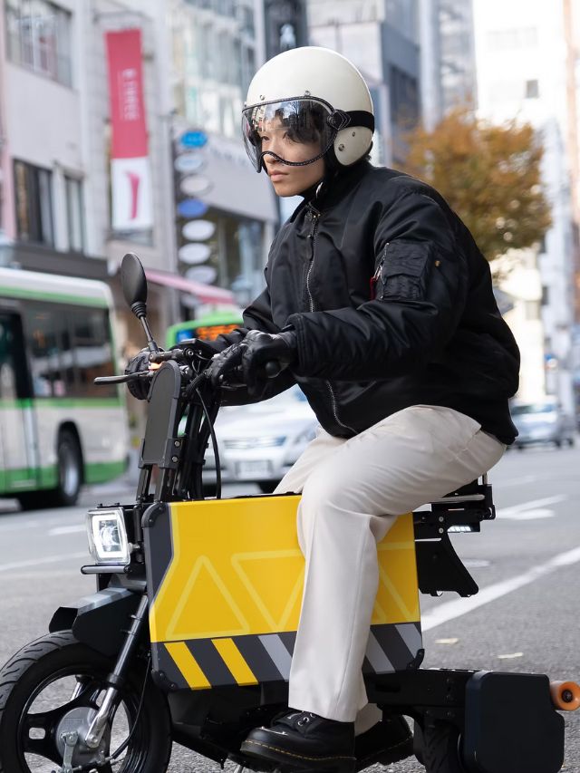 पार्किंगचे टेन्शन संपले, सूटकेसमध्ये ट्रान्सफॉर्म होते बाइक..