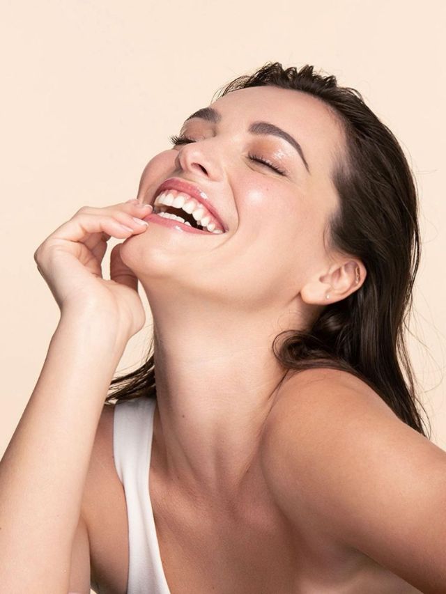 रात्री ओठांवर साय लावून झोपल्याने काय होते माहितेय?