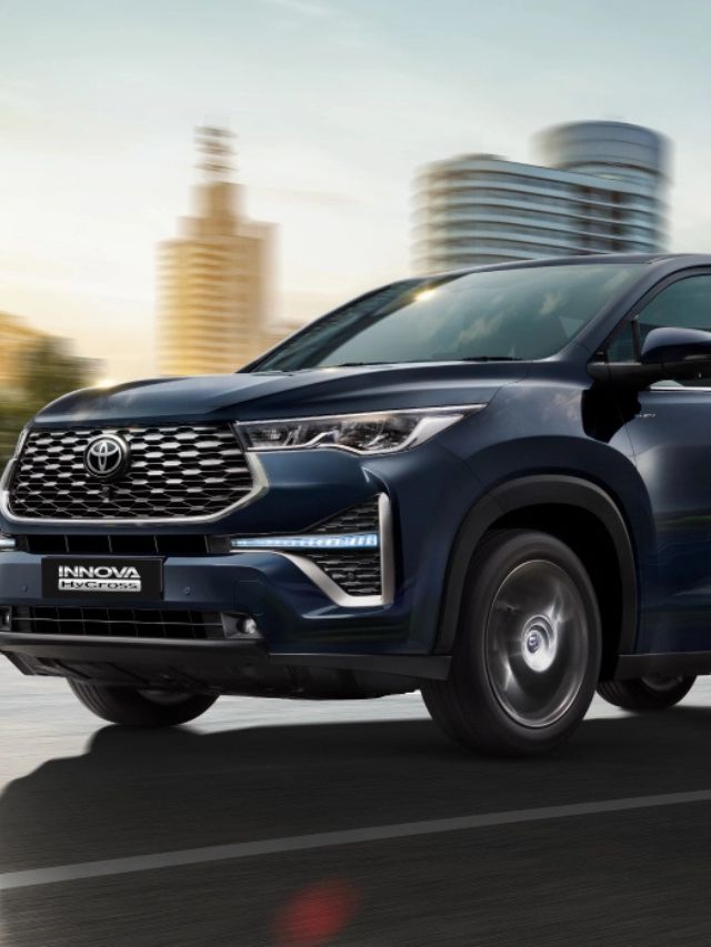 फुल टँकमध्ये किती धावते Toyota Innova Hycross?