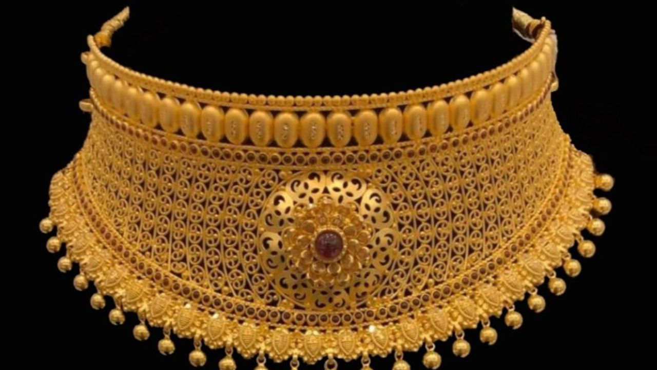 Todays Gold-Silver Price: सोन्या – चांदीच्या दरात किंचीत घसरण, जाणून घ्या तुमच्या शहरातील दर