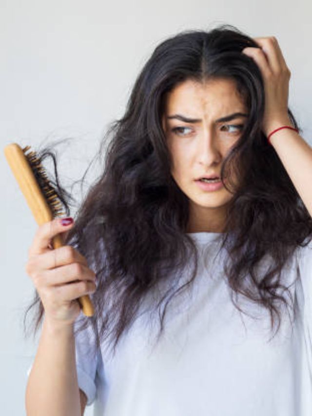 केसगळतीची समस्या प्रचंड वाढलीये? मग हे 7 घरगुती उपाय करा