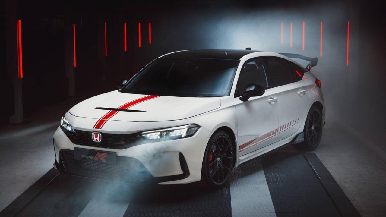 Honda Civic Type R टेस्टिंग दरम्यान स्पॉट, भारतात केव्हा होणार लाँच?