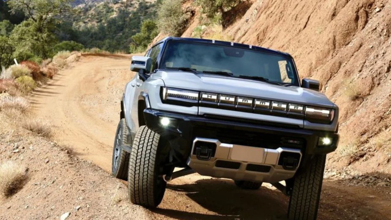 Dhurandhar मधील ‘या’ एकमेव अभिनेत्याकडे आहे 4.5 कोटींची आलिशान कार