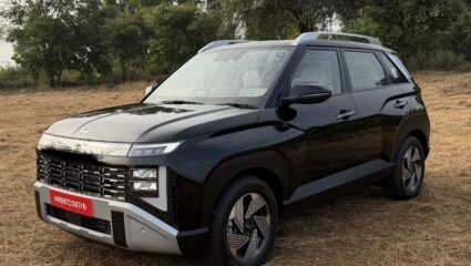 Hyundai Venue ने इतरांंचा बाजार बसवला! लाँचनंतर फक्त एका महिन्यात मिळाली विक्रमी बुकिंग