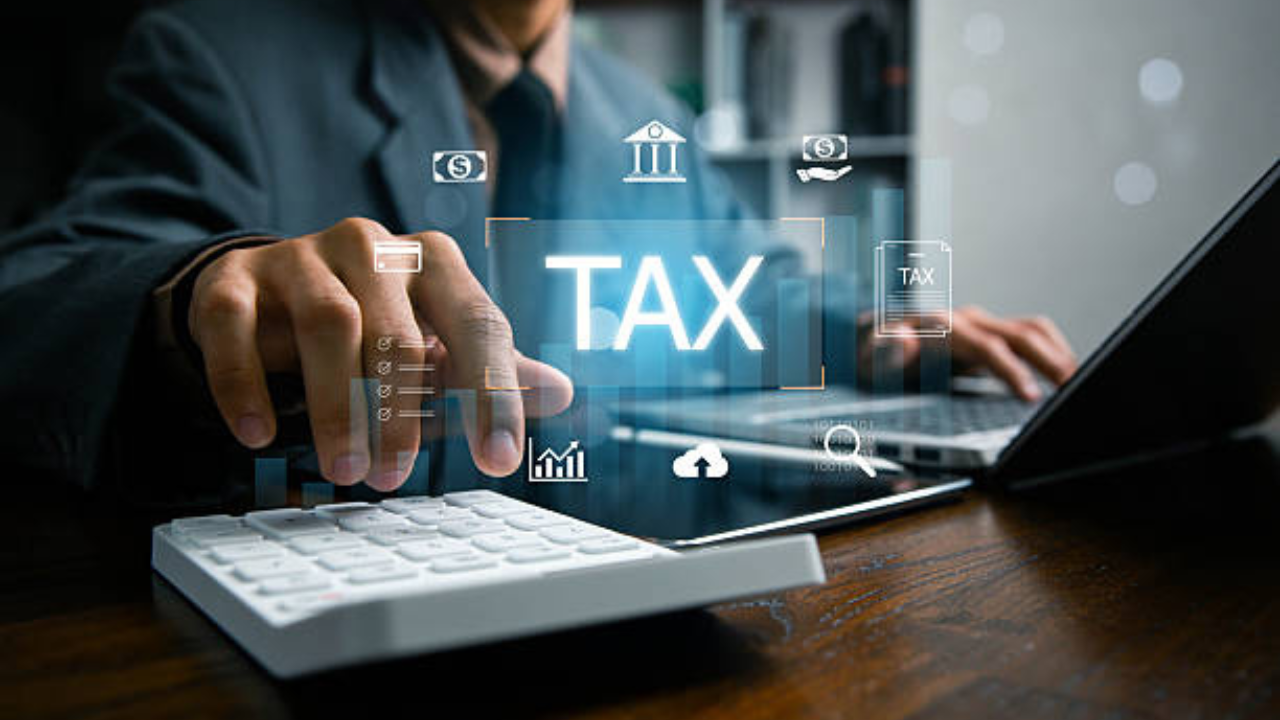 Income Tax Update: तुम्हीही आयकर भरता का? वर्ष संपण्यापूर्वी इन्कमटॅक्स विभागातून आले मोठे तपशील, काय झाला बदल