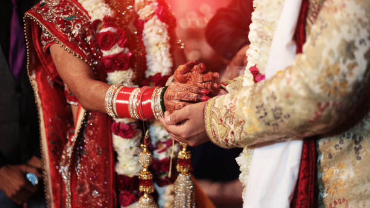 Intercaste Marriage Scheme: दुसऱ्या जातीत लग्न करताय? आता ‘या’ राज्यात सरकार देणार तब्बल 2.50 लाख रुपये, कसा कराल अर्ज