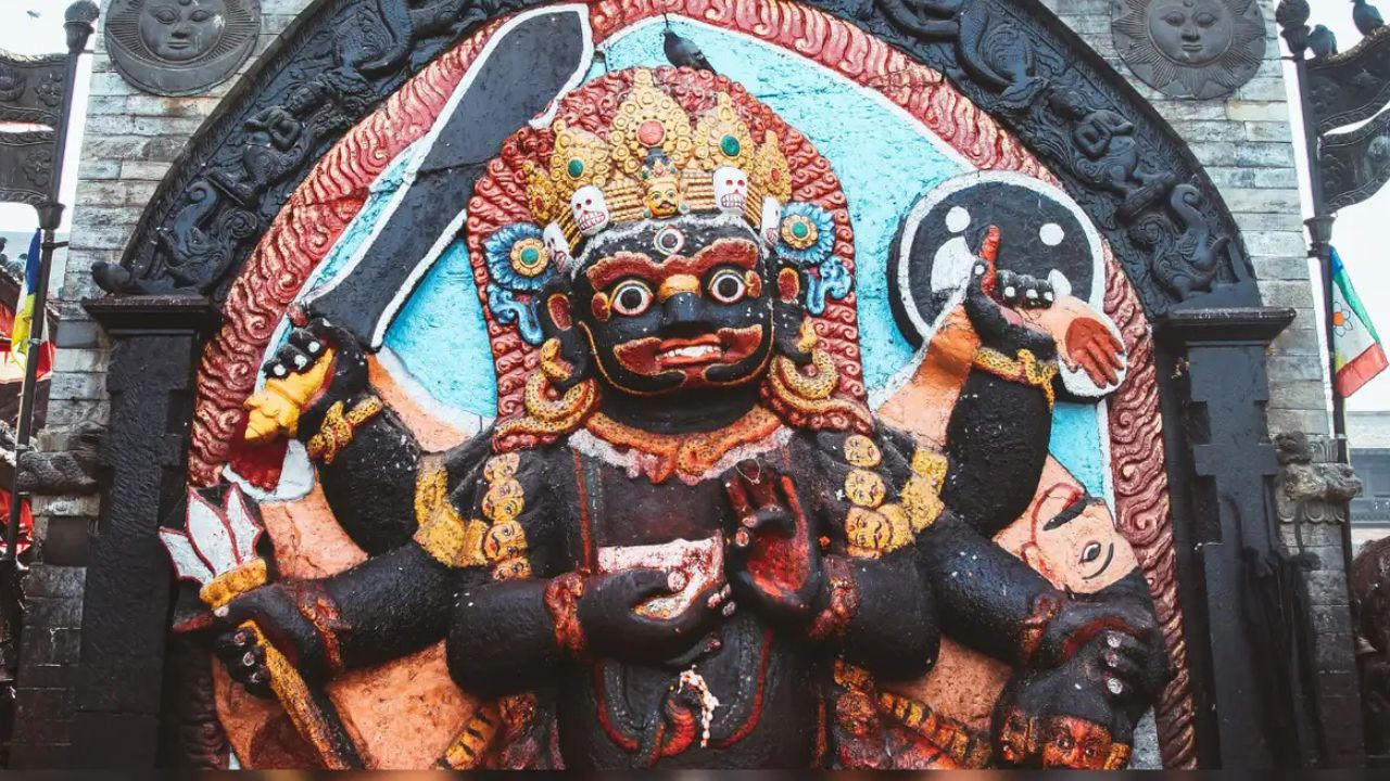 असं काय घडलं की कालभैरवाने उडवलं देवाधिदेव ब्रम्हदेवाचं मुंडकं? पुराणातील ‘ही’ आख्यायिका उडवेल भक्तांचा थरकाप