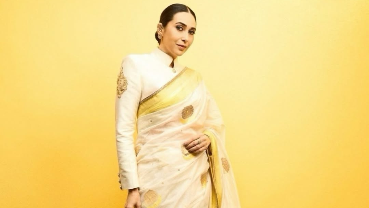 करिष्माने यासह न्यूड मेकअप आणि मिनिमल मेकअप निवडला असून काजळ, आयलायनर, आयलॅशेस आणि न्यूड लिपस्टिक लावत लुक पूर्ण केलाय